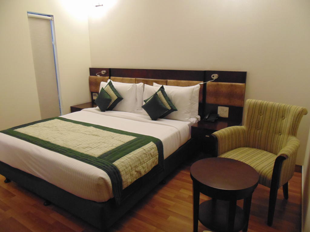 Rosemallow Hotel Нью-Дели Экстерьер фото