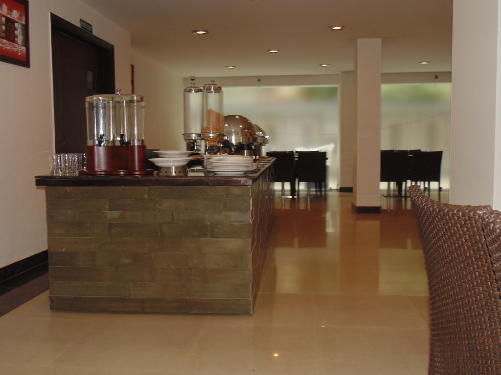Rosemallow Hotel Нью-Дели Экстерьер фото