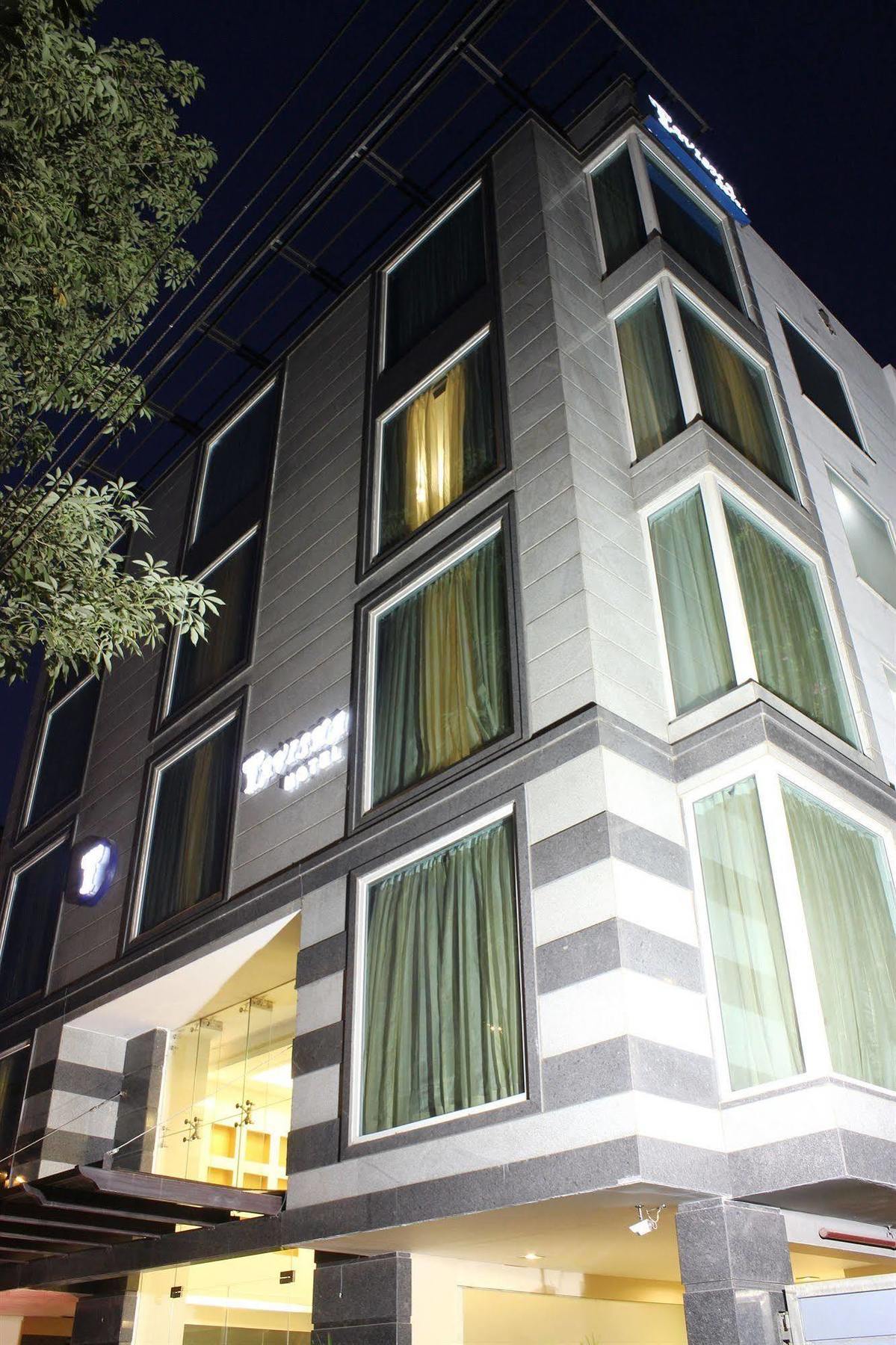 Rosemallow Hotel Нью-Дели Экстерьер фото